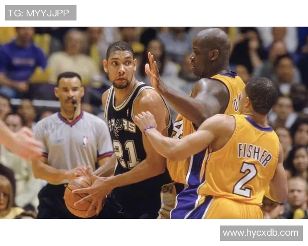 湖人对阵灰熊第六场激战回顾球员表现与战术分析全景呈现